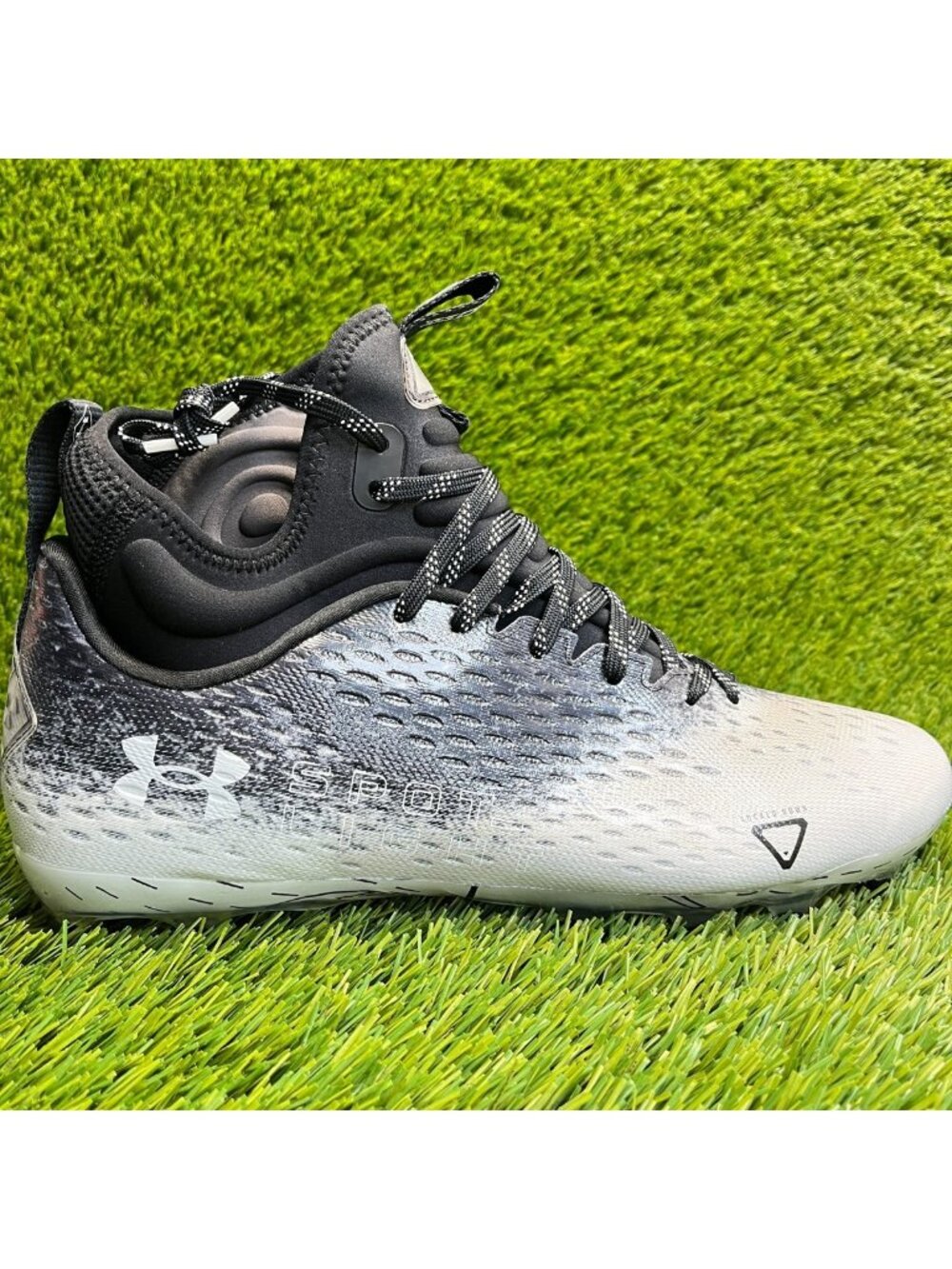 Under Armour Spotlight Lux MC 2.0 Mens Size 11.5 Black White‎ Football Cleats